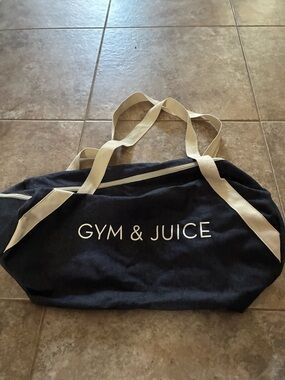 PRIVATE PARTY Navy and Cream "GYM & JUICE" Canvas Tote
